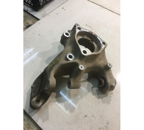 Кулак поворотный (задний, левый)