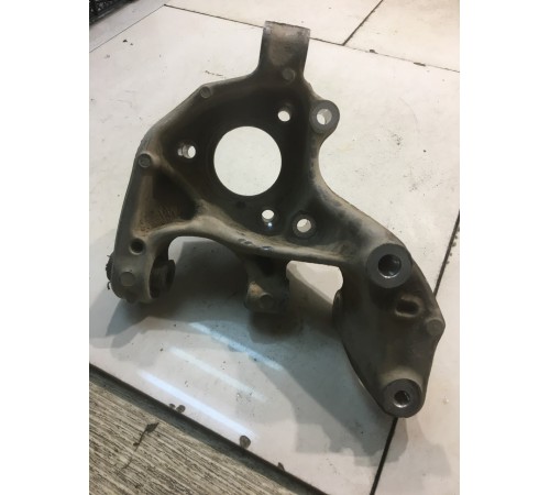 Кулак поворотный (задний, левый)