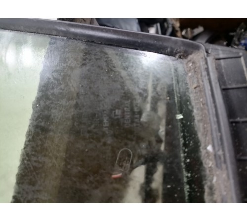 Глухое стекло форточка двери переднее левое