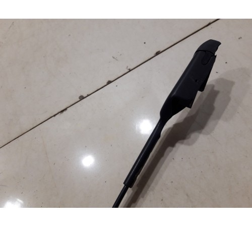 Поводок стеклоочистителя (правый)