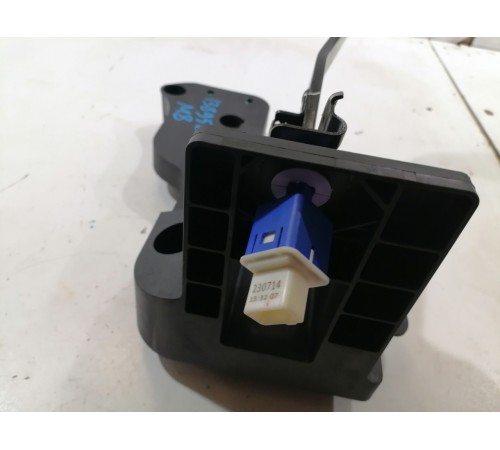 Педаль тормоза с датчиком