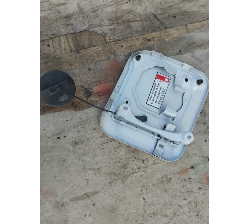 Лючок топливного бака