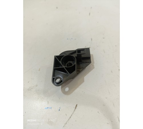 Кронштейн ручки открывания капота