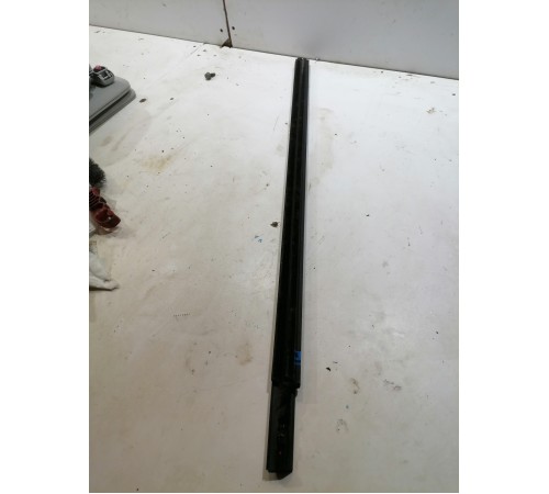 Уплотнитель стекла передний левый наружний