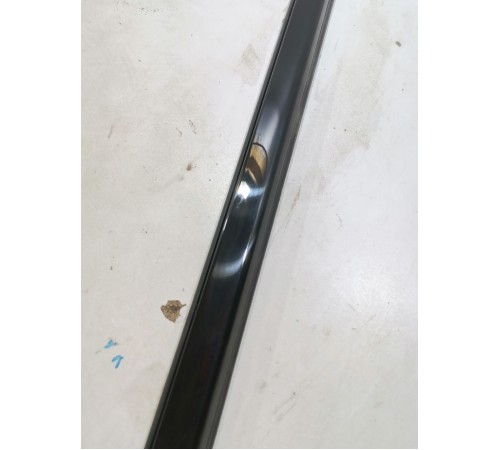 Уплотнитель стекла передний левый наружний