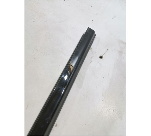 Уплотнитель стекла передний левый наружний