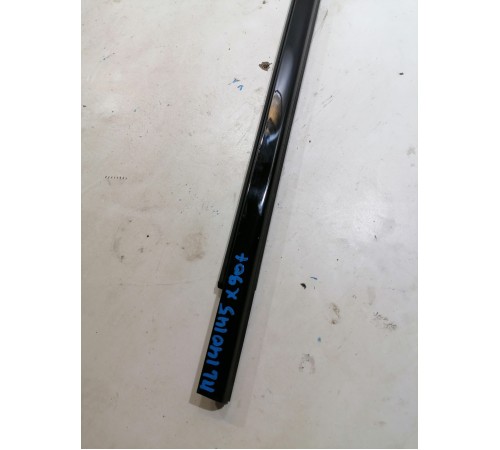 Уплотнитель стекла передний левый наружний