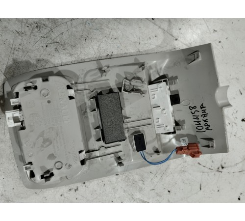 Плафон внутреннего освещения салона