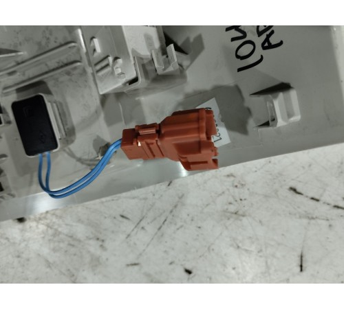 Плафон внутреннего освещения салона