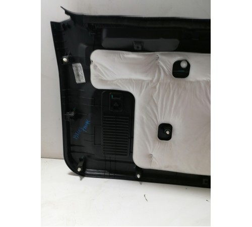 Обшивка крышки багажника