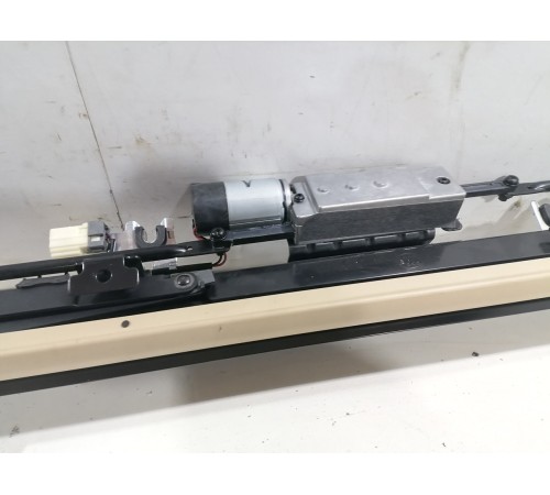 Шторка заднего стекла электрическая выдвижная