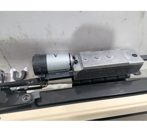 Шторка заднего стекла электрическая выдвижная