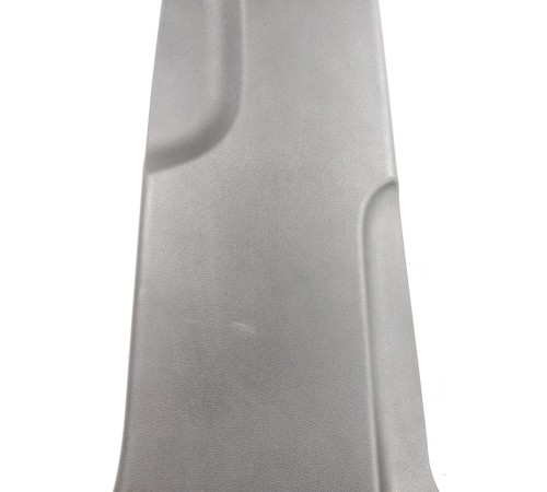 Обшивка центральной стойки правая нижняя