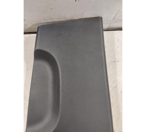 Обшивка центральной стойки правая нижняя