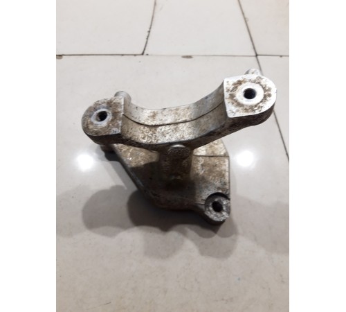 Кронштейн(крепление) рулевой рейки правый