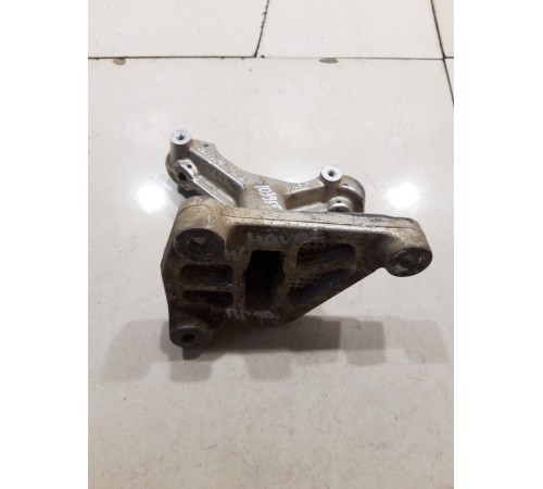 Кронштейн(крепление) рулевой рейки правый