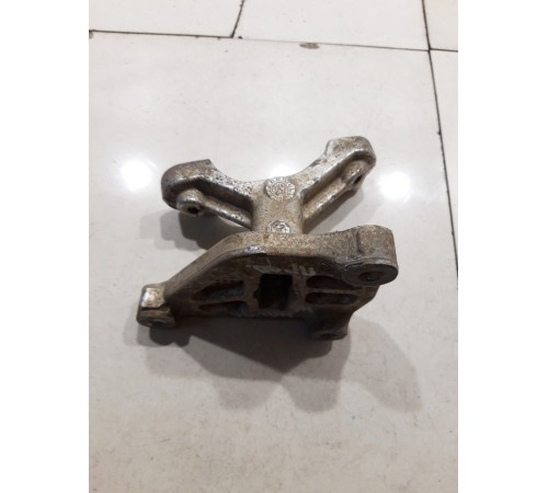 Кронштейн(крепление) рулевой рейки правый