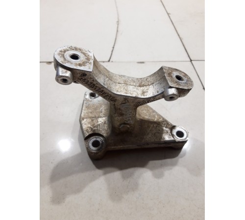 Кронштейн(крепление) рулевой рейки правый