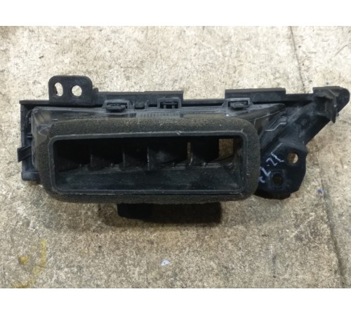 Дефлектор воздушный правый