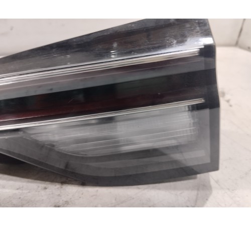 Фонарь крышки багажника правый внутренний