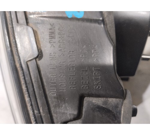 Фонарь крышки багажника правый внутренний