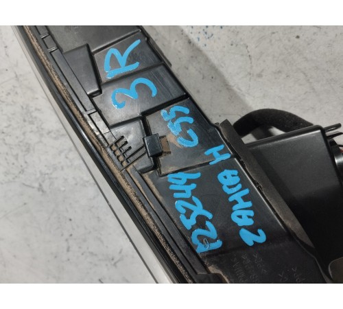 Фонарь крышки багажника правый внутренний