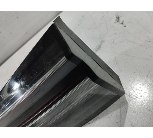 Фонарь крышки багажника правый внутренний