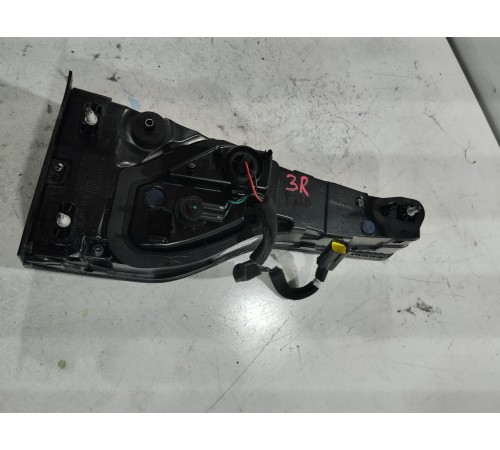 Фонарь крышки багажника правый внутренний