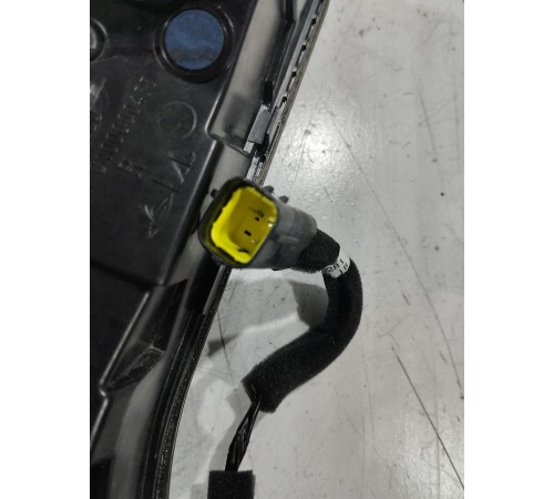 Фонарь крышки багажника правый внутренний