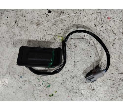 Кнопка открывания багажника