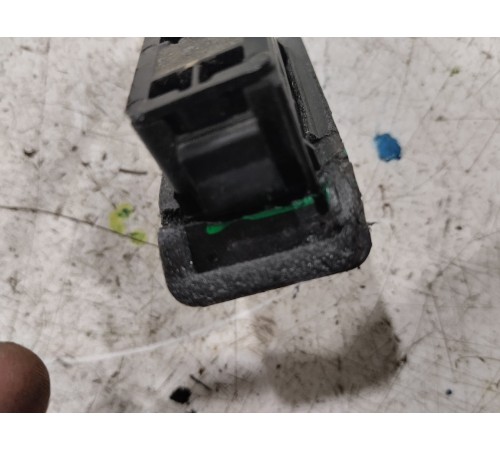 Кнопка открывания багажника