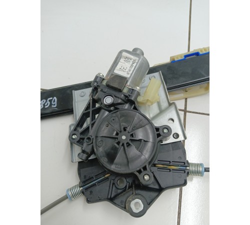 Стеклоподьемник передний левый с моторчиком