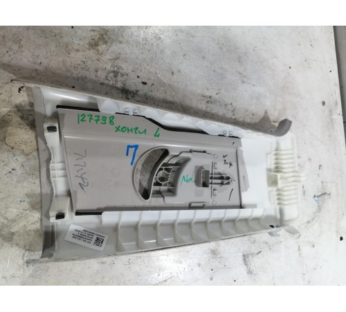 Накладка центральной стойки левая верхняя