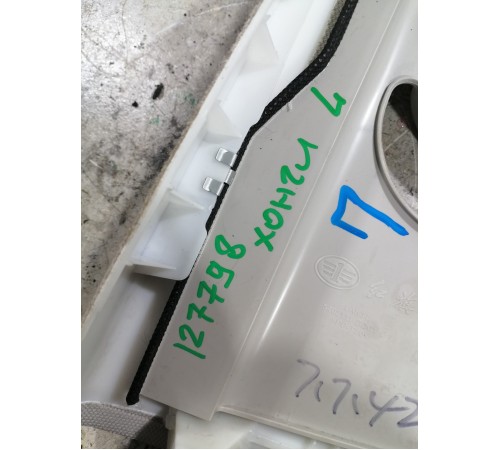 Накладка центральной стойки левая верхняя