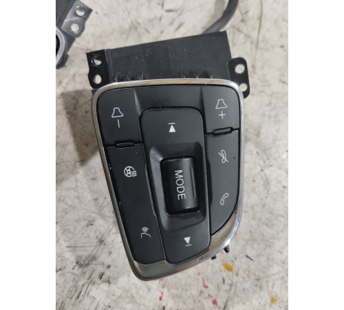 Кнопки руля многофункциональные