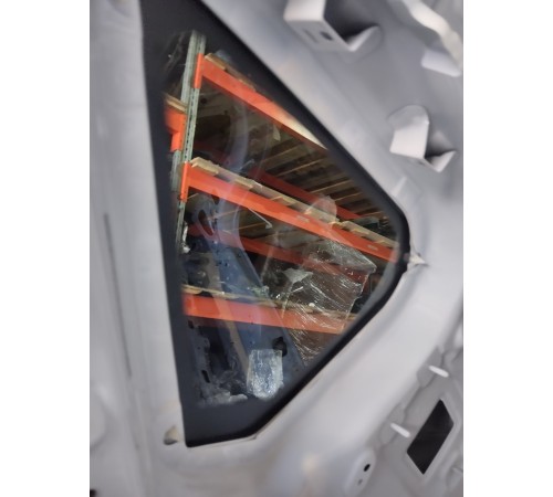 Глухое стекло(заднее правое)