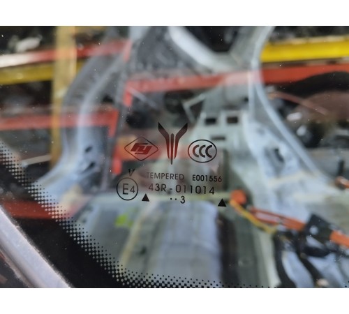 Глухое стекло(заднее правое)