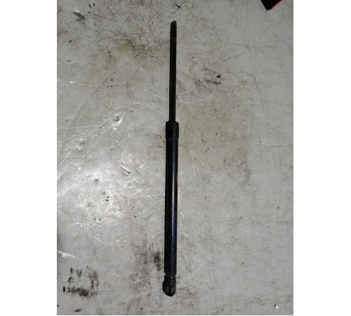 Амортизатор багажника