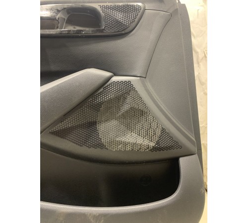 Обшивка двери(передняя левая)