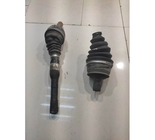 Полуось (привод) (передний, левый)