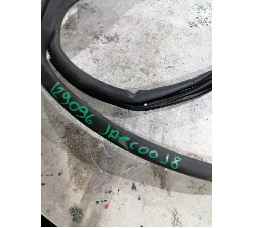 Уплотнитель проема двери