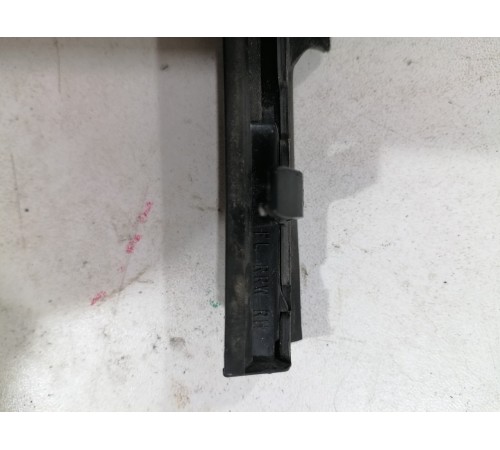 Уплотнитель стекла передний левый (наружный)