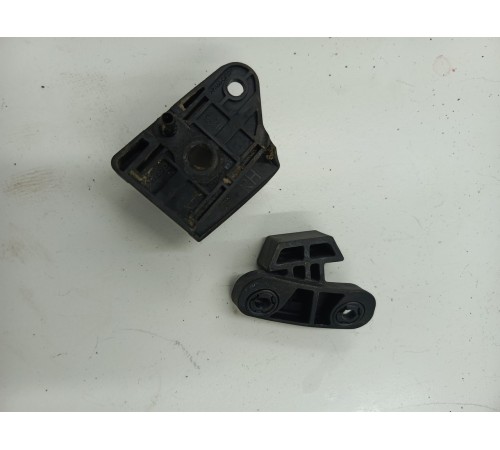 Отбойник двери крышки багажника правый