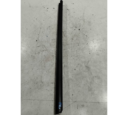 Уплотнитель стекла (передний левый)