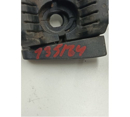 Отбойник двери крышки багажника правый