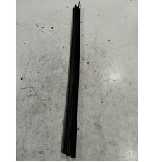 Уплотнитель стекла (передний левый)