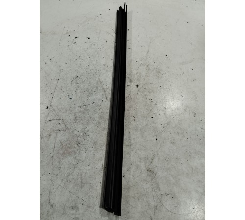 Уплотнитель стекла (передний левый)