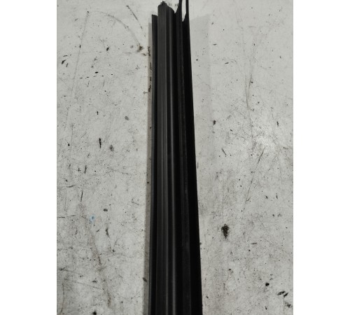 Уплотнитель стекла (передний левый)