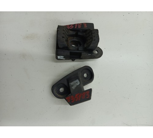 Отбойник двери крышки багажника правый