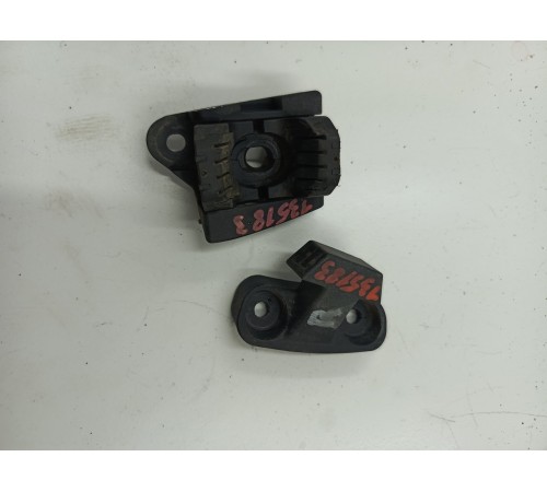 Отбойник двери крышки багажника правый